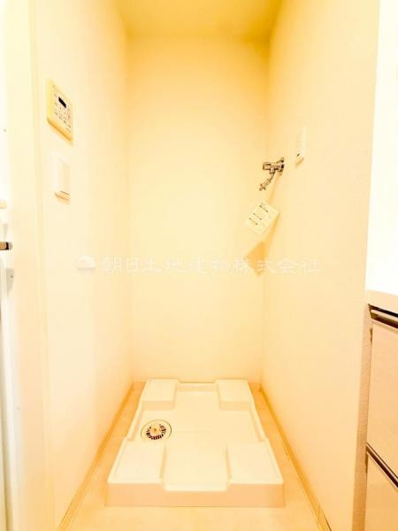 apartment 神奈川県横浜市西区北幸１丁目11-11　NMF 横浜西口ビル　1F