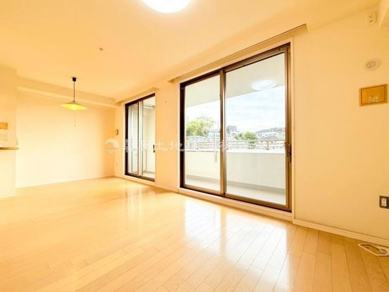 apartment 神奈川県横浜市西区北幸１丁目11-11　NMF 横浜西口ビル　1F