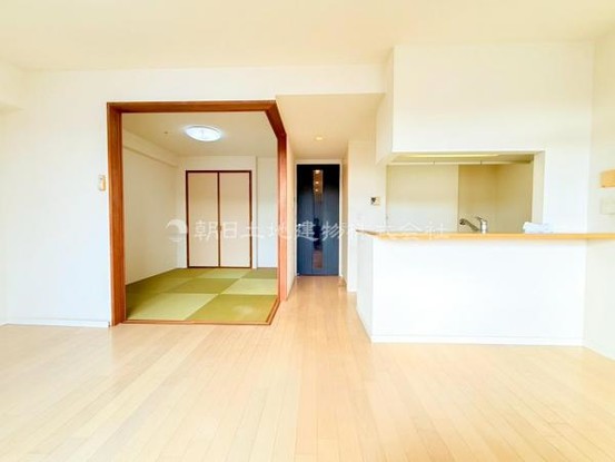 apartment 神奈川県横浜市西区北幸１丁目11-11　NMF 横浜西口ビル　1F