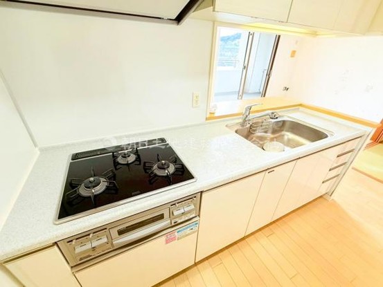 apartment 神奈川県横浜市西区北幸１丁目11-11　NMF 横浜西口ビル　1F