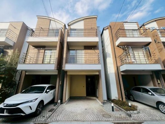 townhouse 神奈川県横浜市西区北幸１丁目11-11　NMF 横浜西口ビル　1F