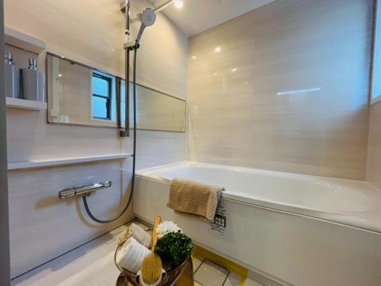townhouse 神奈川県横浜市西区北幸１丁目11-11　NMF 横浜西口ビル　1F