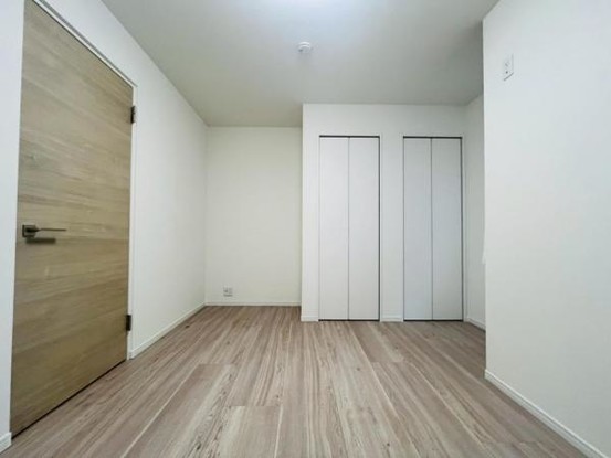 townhouse 神奈川県横浜市西区北幸１丁目11-11　NMF 横浜西口ビル　1F