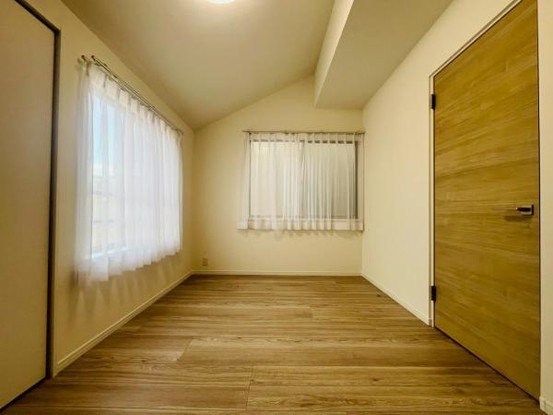 townhouse 神奈川県横浜市西区北幸１丁目11-11　NMF 横浜西口ビル　1F
