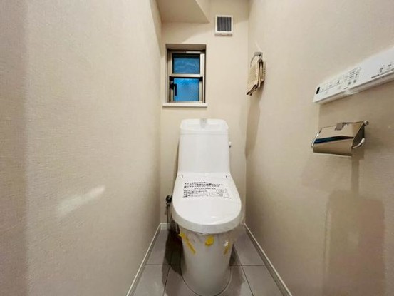 townhouse 神奈川県横浜市西区北幸１丁目11-11　NMF 横浜西口ビル　1F