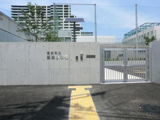 townhouse 神奈川県横浜市西区北幸１丁目11-11　NMF 横浜西口ビル　1F