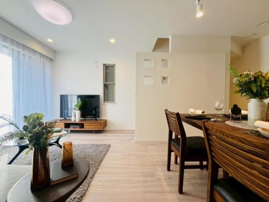 townhouse 神奈川県横浜市西区北幸１丁目11-11　NMF 横浜西口ビル　1F
