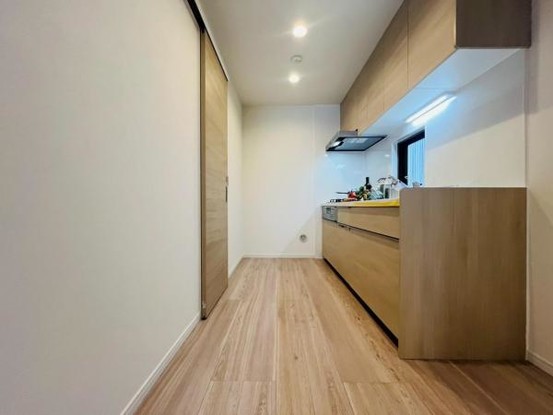 townhouse 神奈川県横浜市西区北幸１丁目11-11　NMF 横浜西口ビル　1F