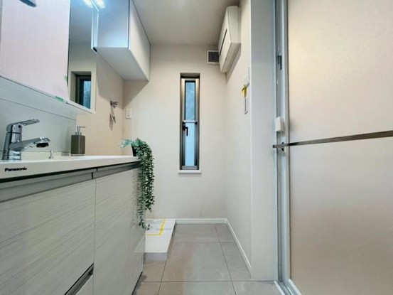 townhouse 神奈川県横浜市西区北幸１丁目11-11　NMF 横浜西口ビル　1F