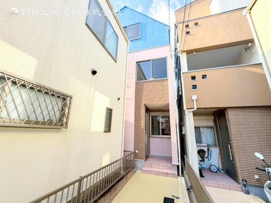 townhouse 神奈川県横浜市西区北幸１丁目11-11　NMF 横浜西口ビル　1F