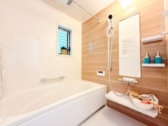townhouse 神奈川県横浜市西区北幸１丁目11-11　NMF 横浜西口ビル　1F