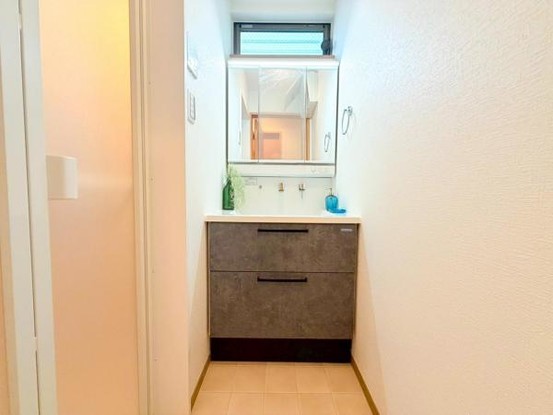 townhouse 神奈川県横浜市西区北幸１丁目11-11　NMF 横浜西口ビル　1F