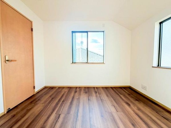 townhouse 神奈川県横浜市西区北幸１丁目11-11　NMF 横浜西口ビル　1F