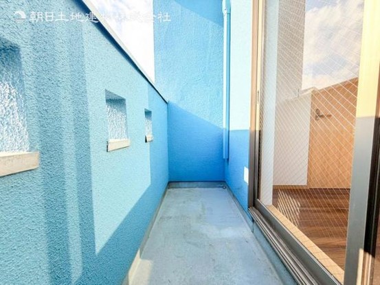 townhouse 神奈川県横浜市西区北幸１丁目11-11　NMF 横浜西口ビル　1F