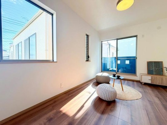 townhouse 神奈川県横浜市西区北幸１丁目11-11　NMF 横浜西口ビル　1F