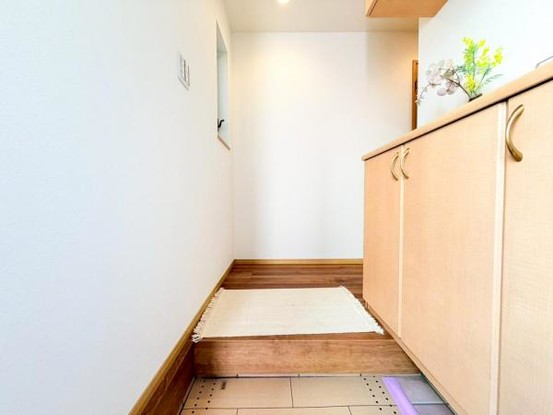 townhouse 神奈川県横浜市西区北幸１丁目11-11　NMF 横浜西口ビル　1F