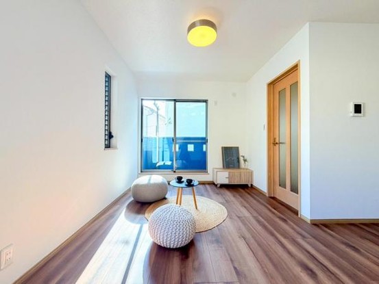 townhouse 神奈川県横浜市西区北幸１丁目11-11　NMF 横浜西口ビル　1F