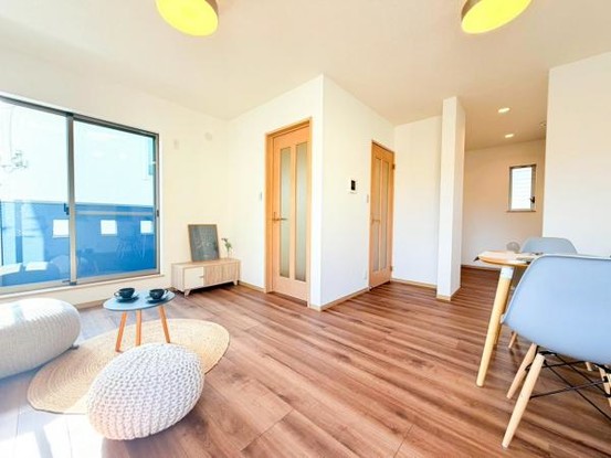 townhouse 神奈川県横浜市西区北幸１丁目11-11　NMF 横浜西口ビル　1F
