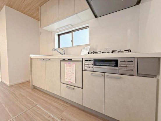 detached 神奈川県横浜市西区北幸１丁目11-11　NMF 横浜西口ビル　1F