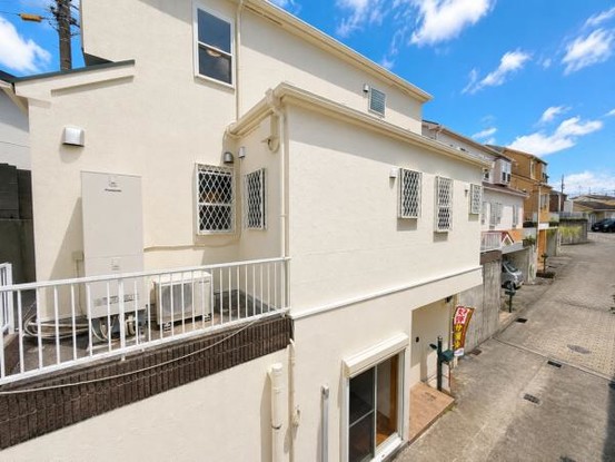 townhouse 神奈川県横浜市西区北幸１丁目11-11　NMF 横浜西口ビル　1F