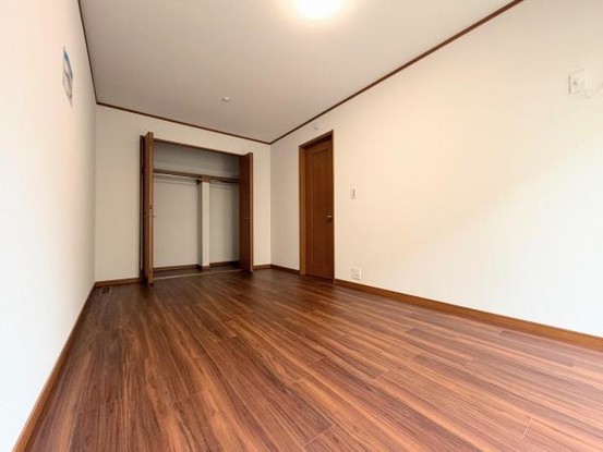townhouse 神奈川県横浜市西区北幸１丁目11-11　NMF 横浜西口ビル　1F