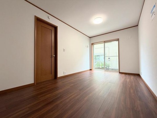 townhouse 神奈川県横浜市西区北幸１丁目11-11　NMF 横浜西口ビル　1F