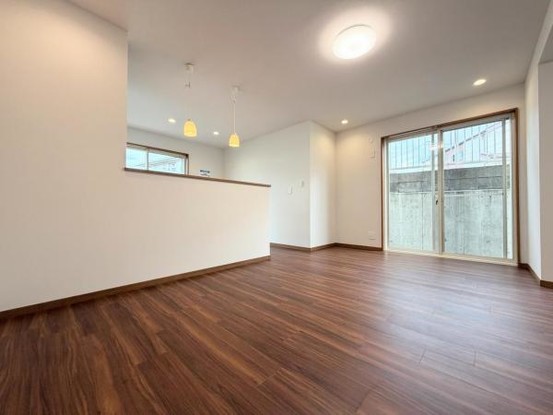 townhouse 神奈川県横浜市西区北幸１丁目11-11　NMF 横浜西口ビル　1F