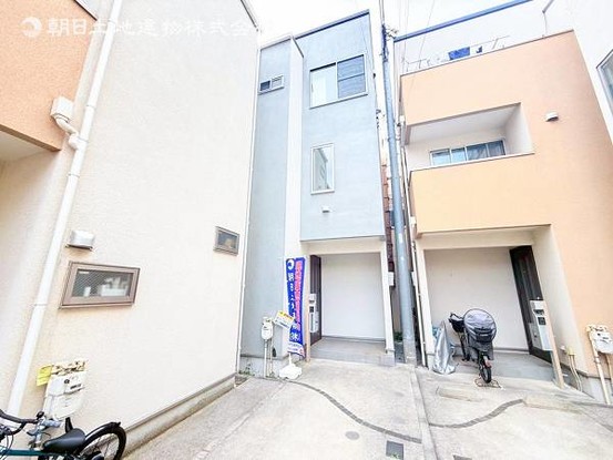 townhouse 神奈川県横浜市西区北幸１丁目11-11　NMF 横浜西口ビル　1F