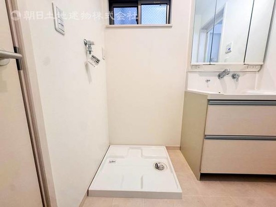townhouse 神奈川県横浜市西区北幸１丁目11-11　NMF 横浜西口ビル　1F