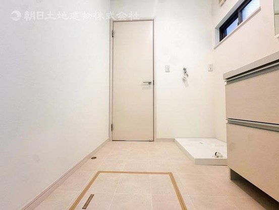 townhouse 神奈川県横浜市西区北幸１丁目11-11　NMF 横浜西口ビル　1F