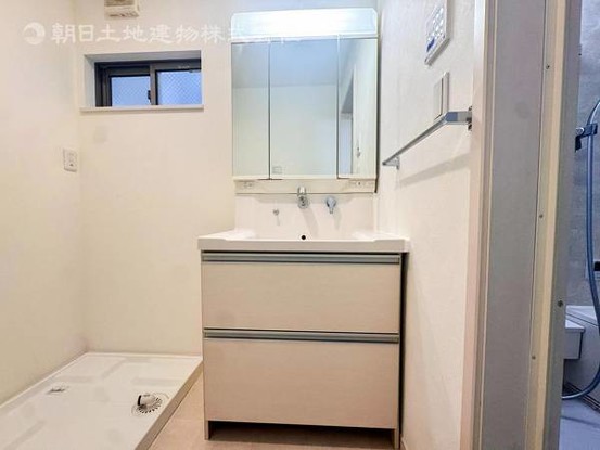 townhouse 神奈川県横浜市西区北幸１丁目11-11　NMF 横浜西口ビル　1F
