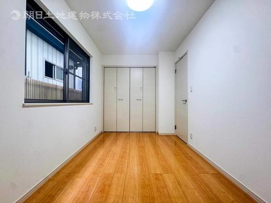 townhouse 神奈川県横浜市西区北幸１丁目11-11　NMF 横浜西口ビル　1F