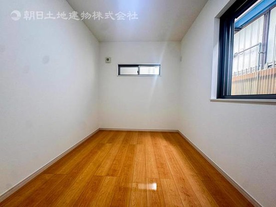townhouse 神奈川県横浜市西区北幸１丁目11-11　NMF 横浜西口ビル　1F