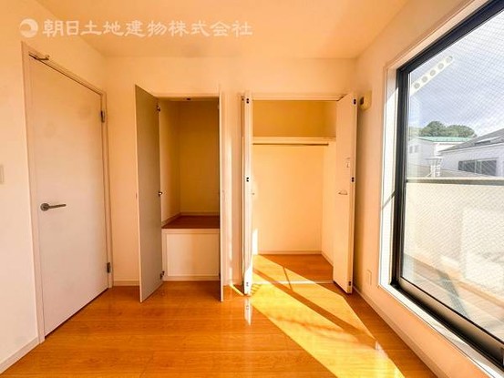 townhouse 神奈川県横浜市西区北幸１丁目11-11　NMF 横浜西口ビル　1F