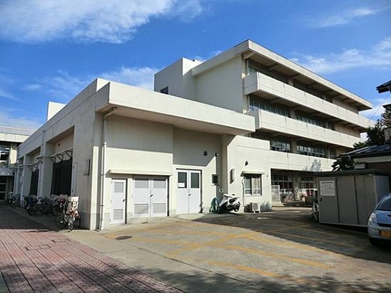 townhouse 神奈川県横浜市西区北幸１丁目11-11　NMF 横浜西口ビル　1F