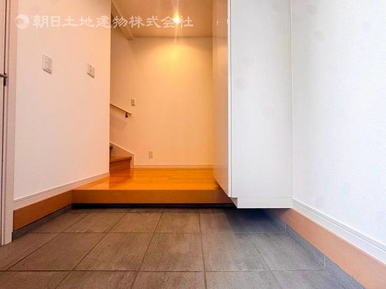 townhouse 神奈川県横浜市西区北幸１丁目11-11　NMF 横浜西口ビル　1F