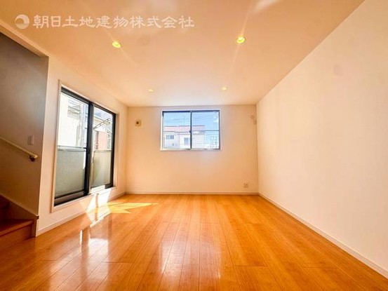 townhouse 神奈川県横浜市西区北幸１丁目11-11　NMF 横浜西口ビル　1F