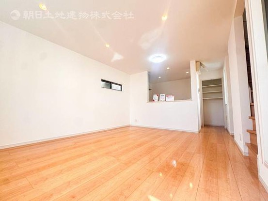 townhouse 神奈川県横浜市西区北幸１丁目11-11　NMF 横浜西口ビル　1F