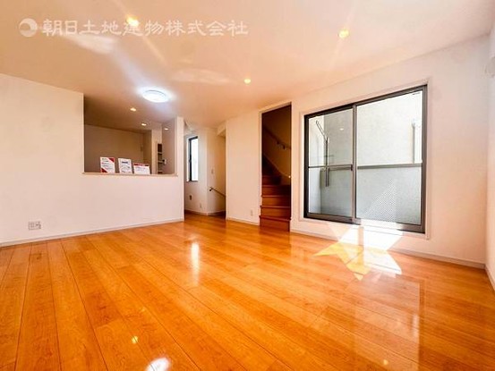 townhouse 神奈川県横浜市西区北幸１丁目11-11　NMF 横浜西口ビル　1F