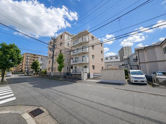 apartment 神奈川県横浜市西区北幸１丁目11-11　NMF 横浜西口ビル　1F