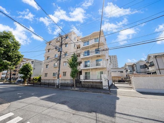 apartment 神奈川県横浜市西区北幸１丁目11-11　NMF 横浜西口ビル　1F