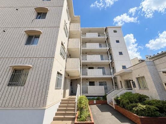 apartment 神奈川県横浜市西区北幸１丁目11-11　NMF 横浜西口ビル　1F