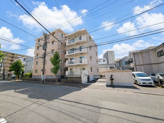 apartment 神奈川県横浜市西区北幸１丁目11-11　NMF 横浜西口ビル　1F