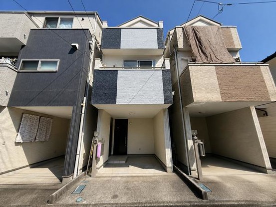 townhouse 神奈川県横浜市西区北幸１丁目11-11　NMF 横浜西口ビル　1F
