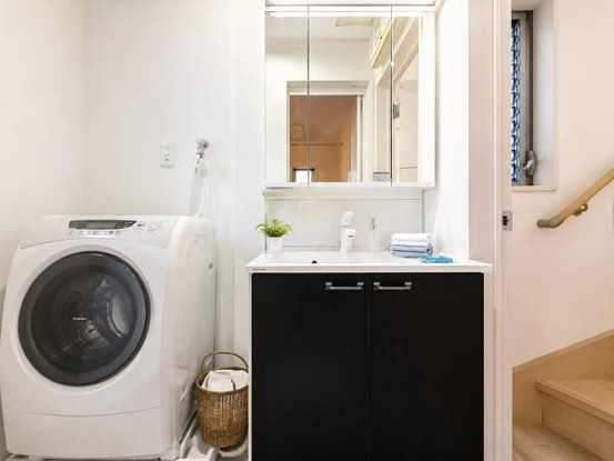 townhouse 神奈川県横浜市西区北幸１丁目11-11　NMF 横浜西口ビル　1F