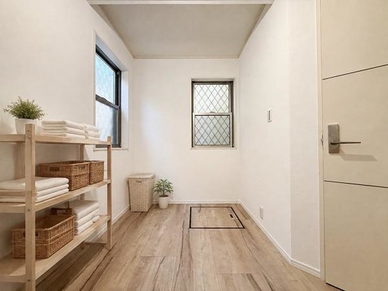 townhouse 神奈川県横浜市西区北幸１丁目11-11　NMF 横浜西口ビル　1F