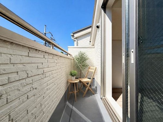 townhouse 神奈川県横浜市西区北幸１丁目11-11　NMF 横浜西口ビル　1F