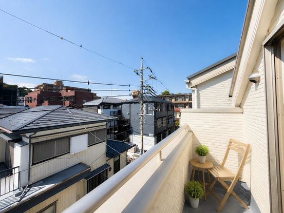 townhouse 神奈川県横浜市西区北幸１丁目11-11　NMF 横浜西口ビル　1F