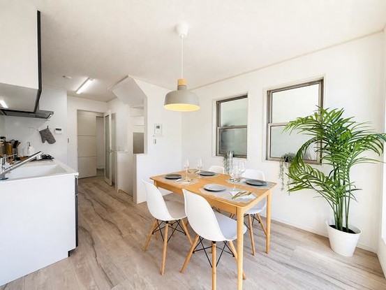 townhouse 神奈川県横浜市西区北幸１丁目11-11　NMF 横浜西口ビル　1F