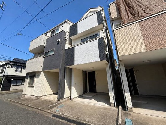 townhouse 神奈川県横浜市西区北幸１丁目11-11　NMF 横浜西口ビル　1F